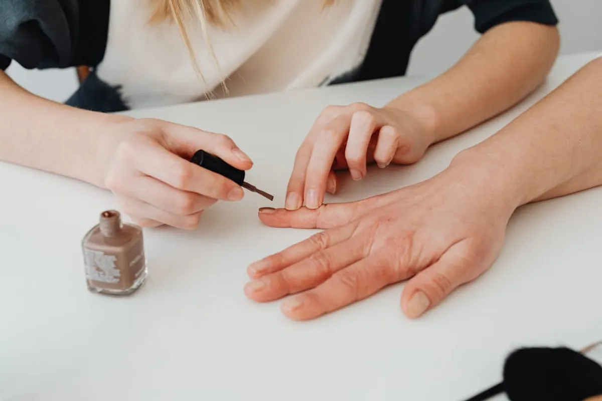 Press-on negle vs gelnegle — Hvad passer dig bedst?
